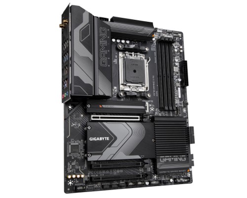 Материнская плата X670 GAMING X AX, Socket AM5, AMD X670, 4xDDR5-5200, HDMI, 3xPCI-Ex16, 4xSATA3(RAID 0/1/10), 4xM.2, 6 Ch Audio, 1x2,5GLan, WiFi, (4+4)xUSB2.0, (8+4)xUSB3.2, (1+1)xUSB3.2 Type-C™, ATX, RTL  (848965)